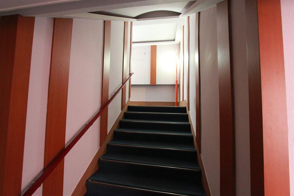 Business Hotel Busan Station Экстерьер фото