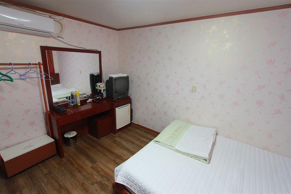 Business Hotel Busan Station Экстерьер фото
