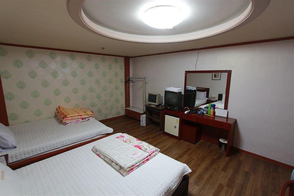 Business Hotel Busan Station Экстерьер фото